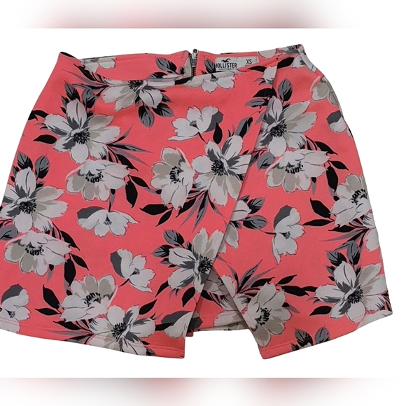 Hollister Pink and Black Skort Vibrant Floral Design - Picture 1 of 6